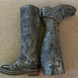 Freebirds worn twice. No box. I’m perfect condition.